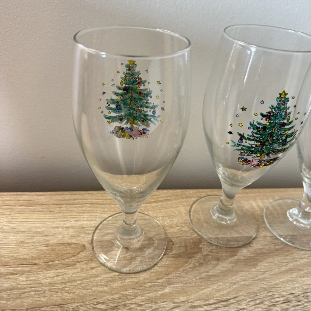 Nikko Happy Holidays Stemmed Beverage Glasses 16 Ounce Vintage 80s Christmas
